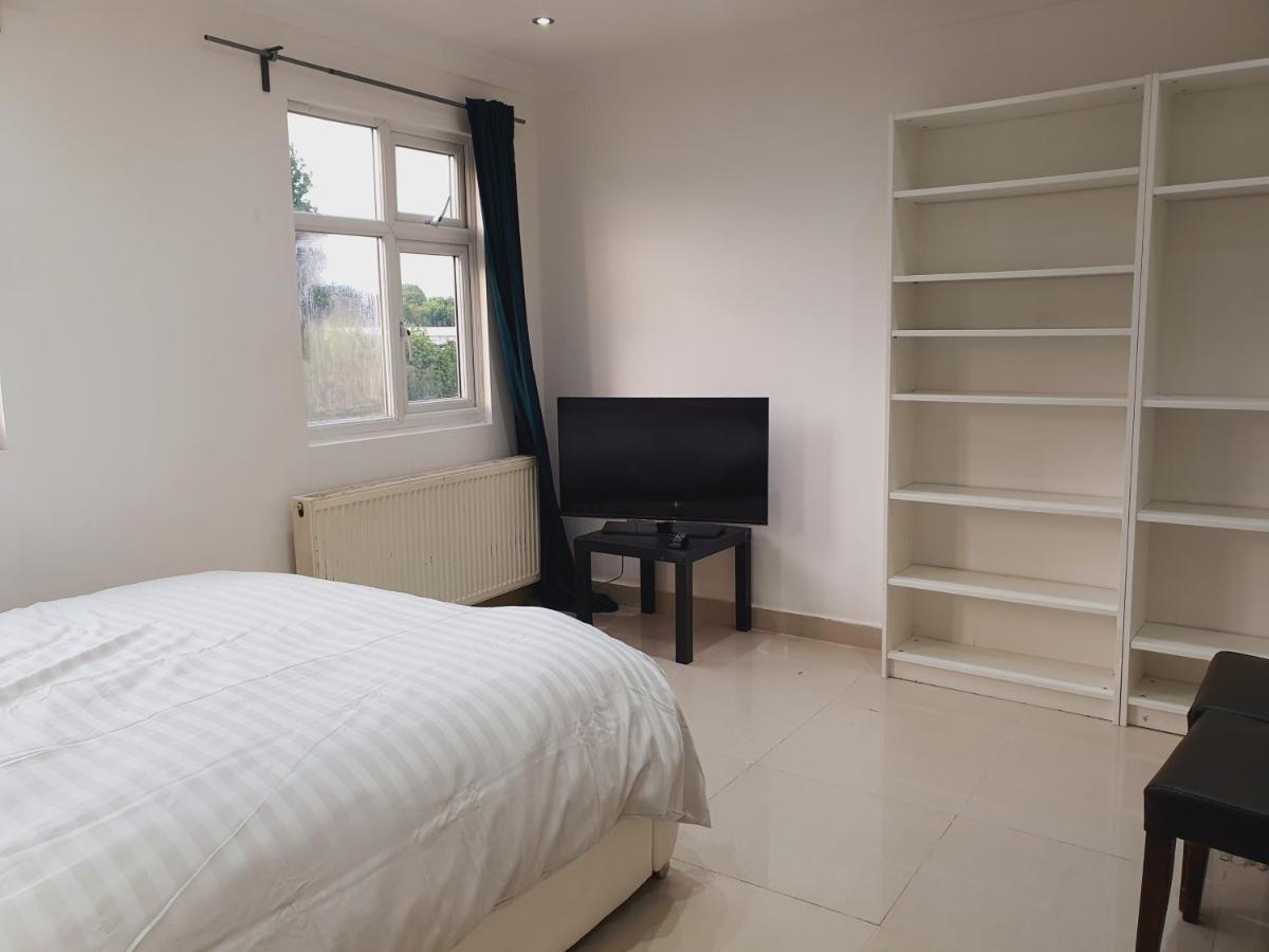 Private Room- Direct Travel Central/ Heathrow London Exterior photo