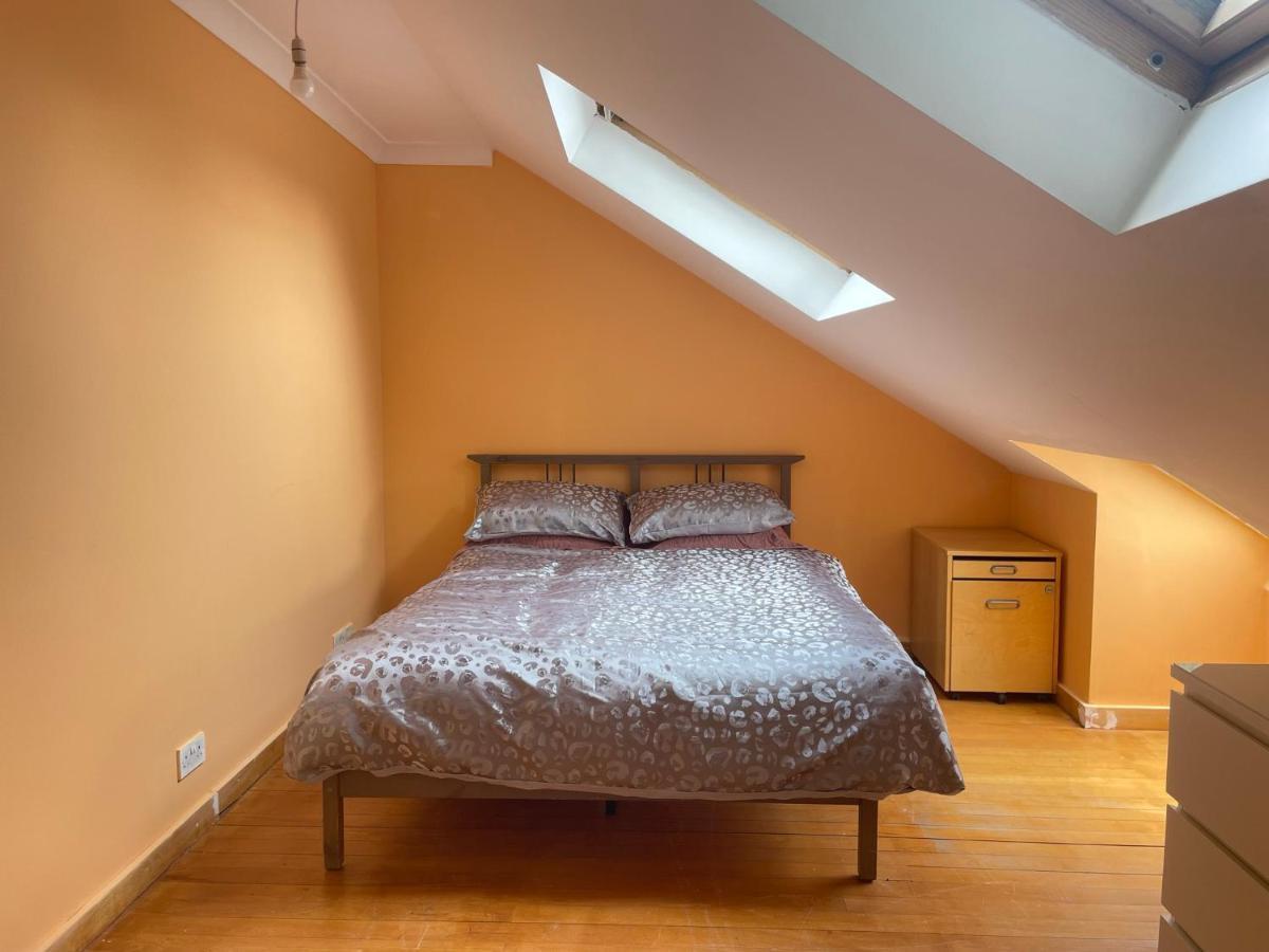 Private Room- Direct Travel Central/ Heathrow London Exterior photo