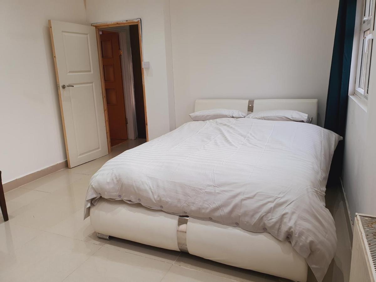 Private Room- Direct Travel Central/ Heathrow London Exterior photo